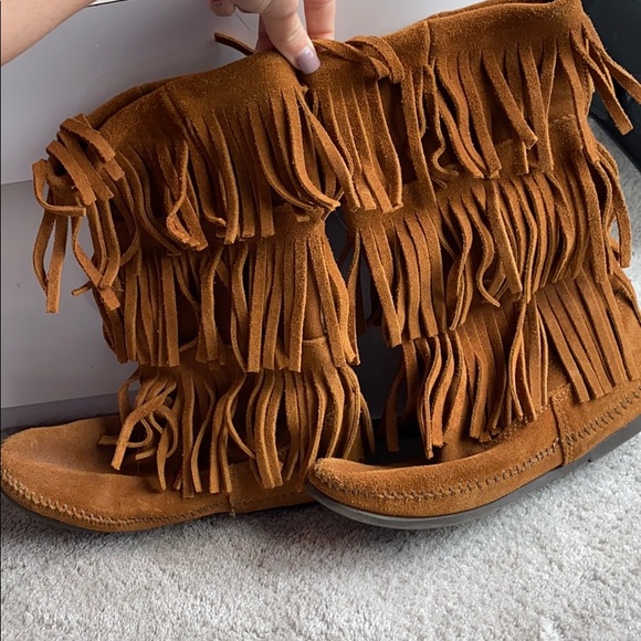 Minnetonka moccasin fringe boots - Picture 3 of 3